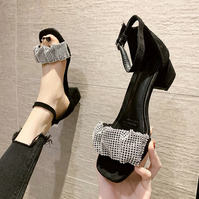 Νέο μοντέλο γυναικείασανδάλια με ψηλό τακούνι 5 cm ή 7 cm σε μαύρο χρώμα