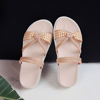 Novi model ženskih sandala sa ravnim đonom u crnoj i bež boji