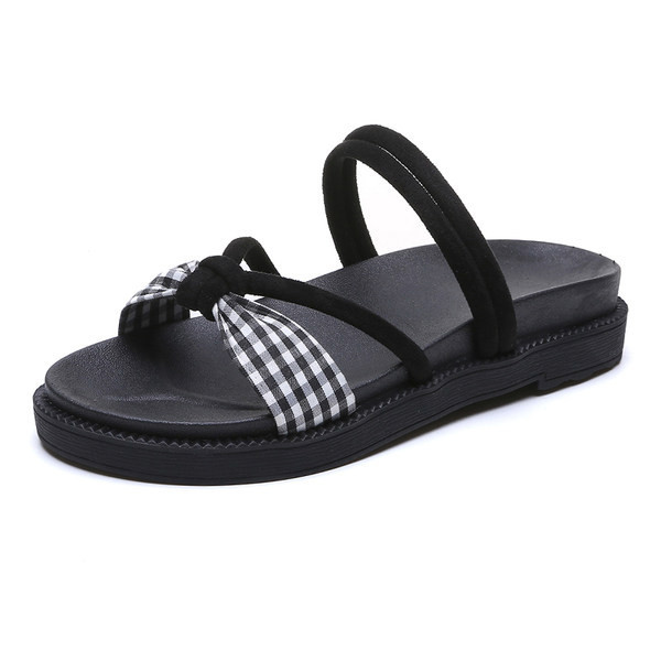 Novi model ženskih sandala sa ravnim đonom u crnoj i bež boji