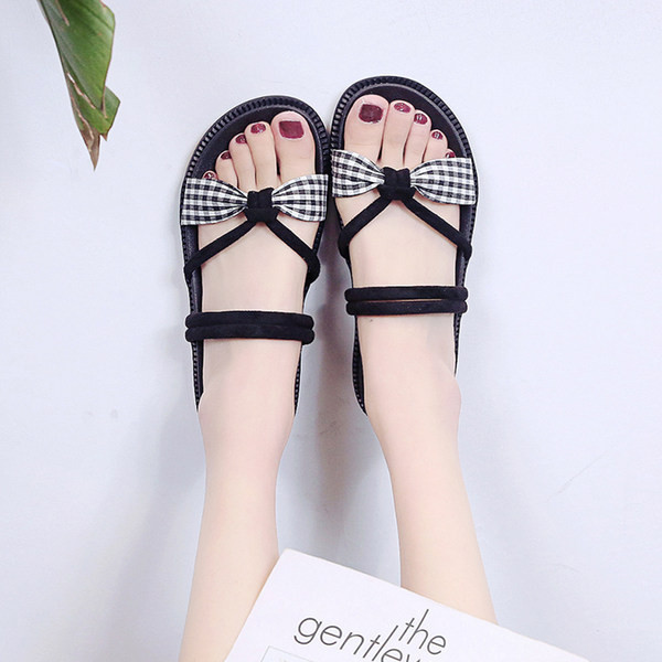 Novi model ženskih sandala sa ravnim đonom u crnoj i bež boji