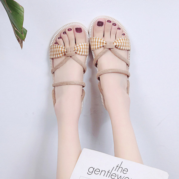 Novi model ženskih sandala sa ravnim đonom u crnoj i bež boji