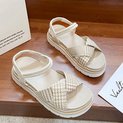 Casual γυναικεία σανδάλια με επίπεδη σόλα - μαύρο και μπεζ χρώμα