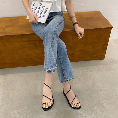 Casual γυναικεία σανδάλια σε επίπεδη σόλα σε μαύρο και ασημί χρώμα