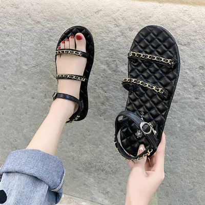 Γυναικεία casual σανδάλια με μεταλλική αλυσίδα