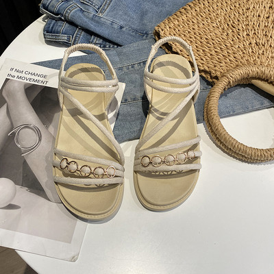 Ležerne ženske sandale s ravnim potplatom i metalnim lancem