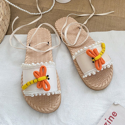 Kahes värvitoonis vabaaja naiste sandaalid pärlite ja 3D elemendiga