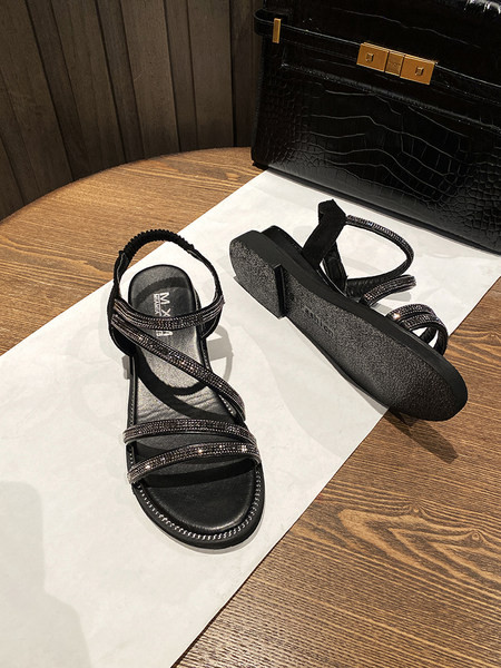 Ležerne ženske sandale s ravnim đonom i kamenčićima