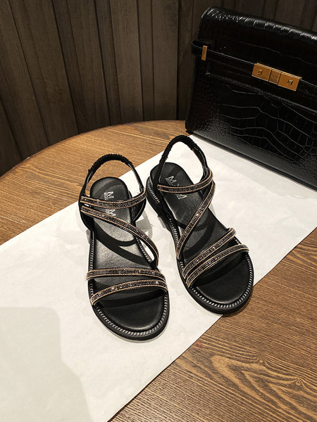 Ležerne ženske sandale s ravnim đonom i kamenčićima