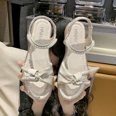 Γυναικεία έκο δερμάτινα σανδάλια με ελαστικά και πέρλες