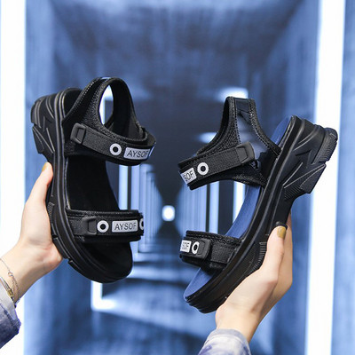 Νέο μοντέλο γυναικείων σανδάλια με επιγραφή σε μαύρο χρώμα