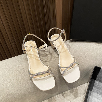 Moderne ženske sandale sa kamenčićima i petom debljine 4 cm