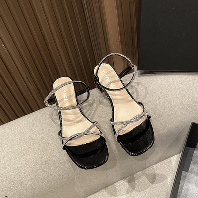 Moderne ženske sandale sa kamenčićima i petom debljine 4 cm