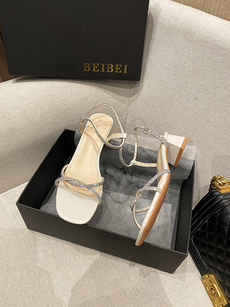 Moderne ženske sandale sa kamenčićima i petom debljine 4 cm