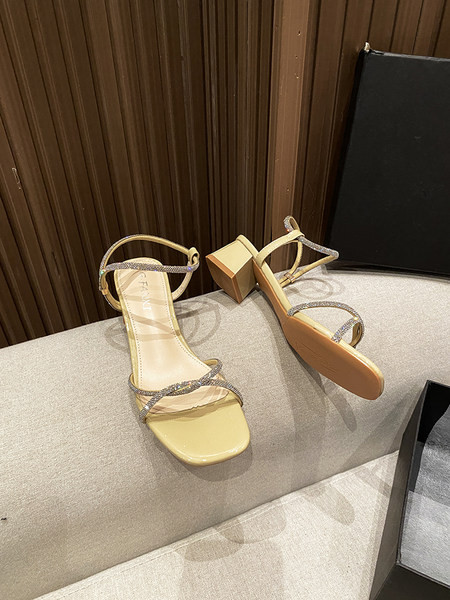 Moderne ženske sandale sa kamenčićima i petom debljine 4 cm