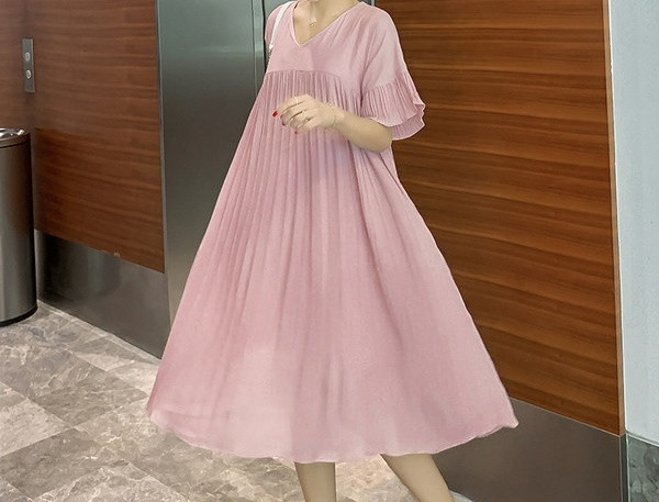 Aktuāla sieviešu kroku kleita ar ovālu kakla izgriezumu grūtniecēm