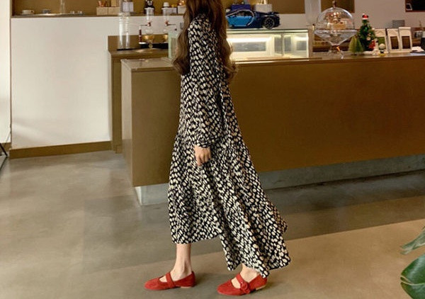 Elegantna ženska duga haljina s dugim rukavima i ovalnim izrezom za trudnice