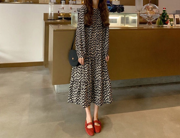 Elegantna ženska duga haljina s dugim rukavima i ovalnim izrezom za trudnice