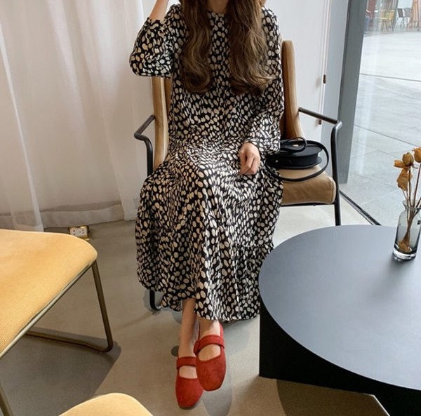 Elegantna ženska duga haljina s dugim rukavima i ovalnim izrezom za trudnice