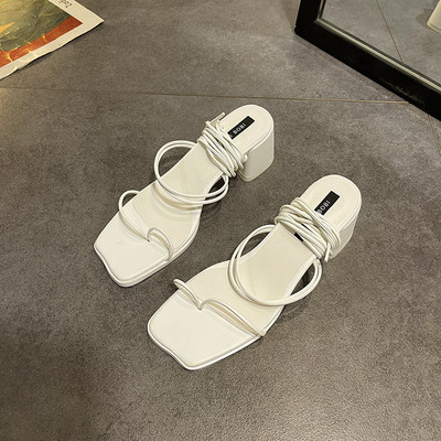 Γυναικεία σανδάλια με δερμάτινα κορδόνια σε δύο χρώματα