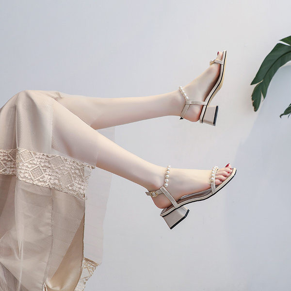 Nove ljetne sandale s perlama i niskom debelom petom