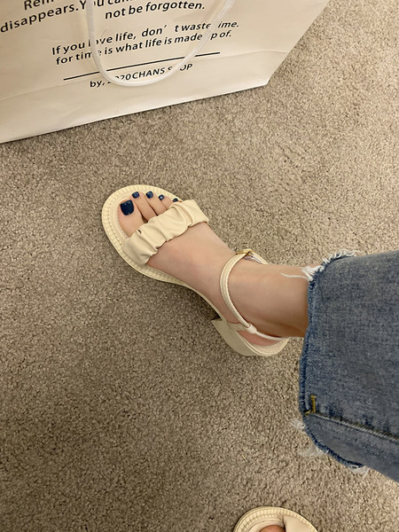 Moteriškos dirbtinės odos basutės – dviejų modelių