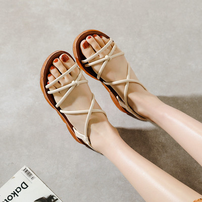 Moteriškos basutės plokščiu padu ir velcro užsegimu