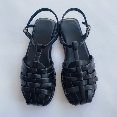 Casual γυναικεία σανδάλια με δερμάτινα λουράκια και επίπεδη σόλα