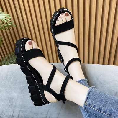 Γυναικεία σανδάλια με τραχιά σόλα και λουράκια