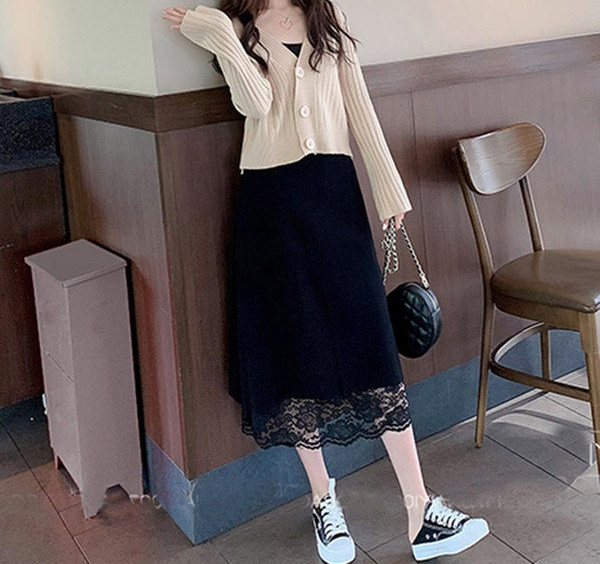 Modernus moteriškas tiesaus modelio sijonas su nėriniais nėščiosioms