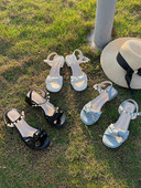 Μοντέρνα γυναικεία σανδάλια με πέρλες - faux δέρμα