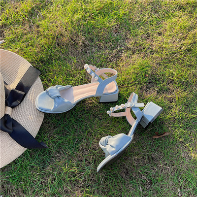 Μοντέρνα γυναικεία σανδάλια με πέρλες - faux δέρμα