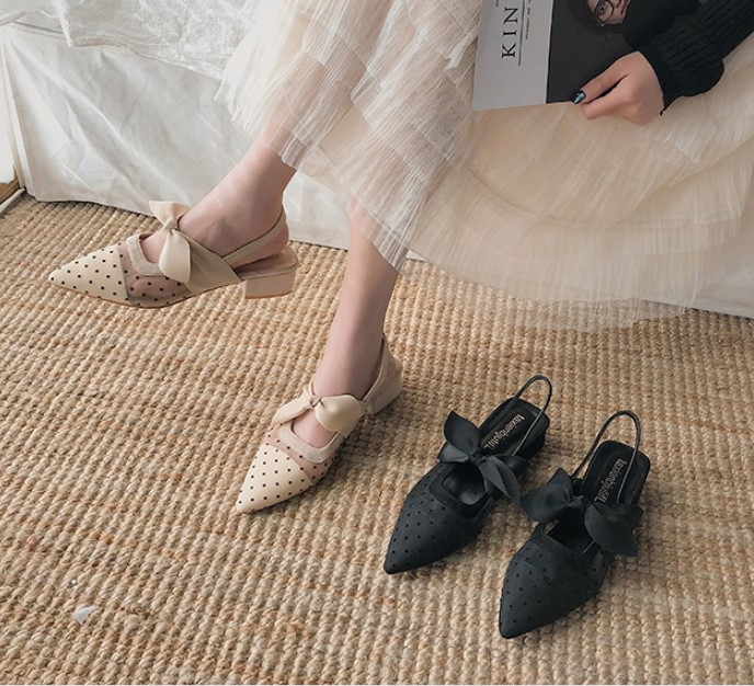 Novi model aktualnih ženskih sandala na točkice sa ukrasnom trakom