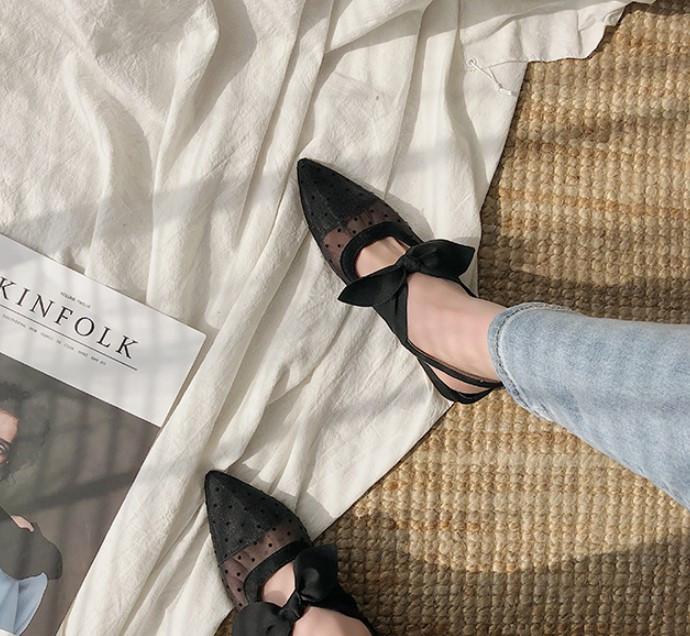 Novi model aktualnih ženskih sandala na točkice sa ukrasnom trakom