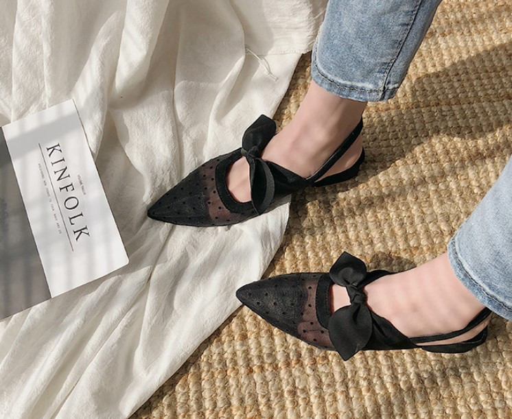 Novi model aktualnih ženskih sandala na točkice sa ukrasnom trakom