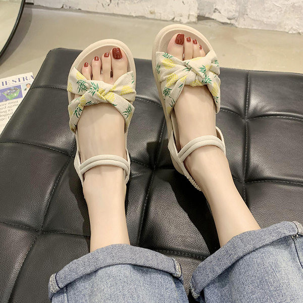 Ženske sandale u dvije boje sa ravnim đonom