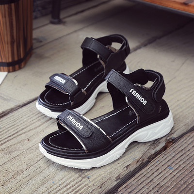 Ženske sandale sa čičak kopčanjem i natpisom