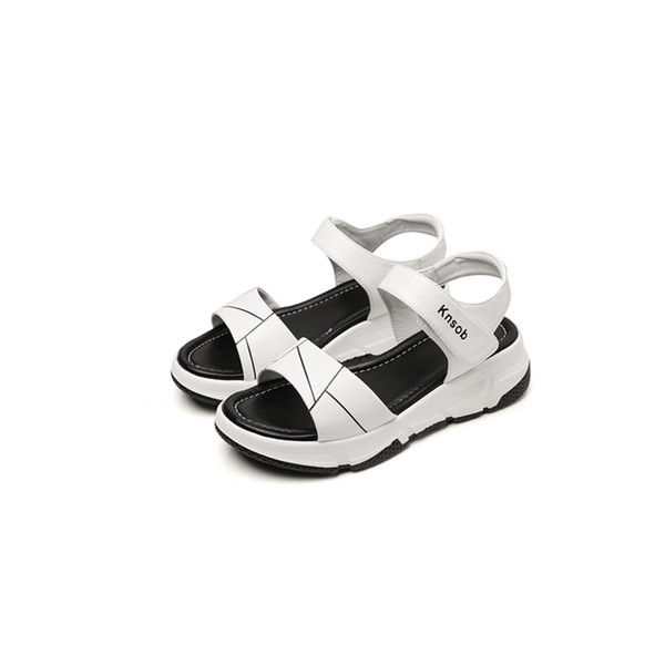 Novi model ljetnih sandala od eko kože sa naljepnicama