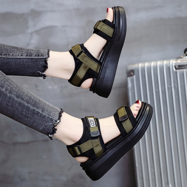 Ženske sandale od tekstila na čičak