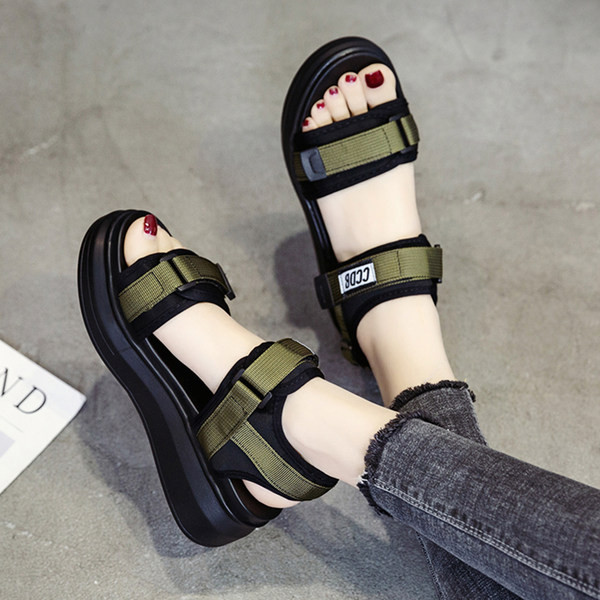 Ženske sandale od tekstila na čičak