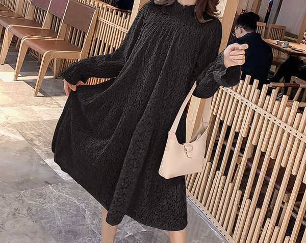 Elegantna ženska haljina s visokim ovratnikom i dugim rukavima za trudnice