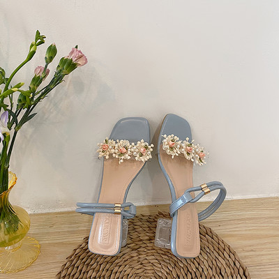 Νέο μοντέλο γυναικεία σανδάλια με τρισδιάστατη διακόσμηση και διαφανή τακούνι