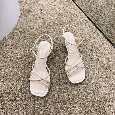 Μοντέρνα γυναικεία σανδάλια με λουράκια σε τρία χρώματα