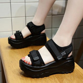 Ležerne sandale s visokom platformom i čičak zakrpama za žene