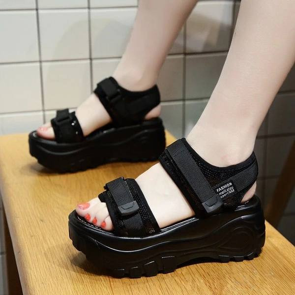 Ležerne sandale s visokom platformom i čičak zakrpama za žene