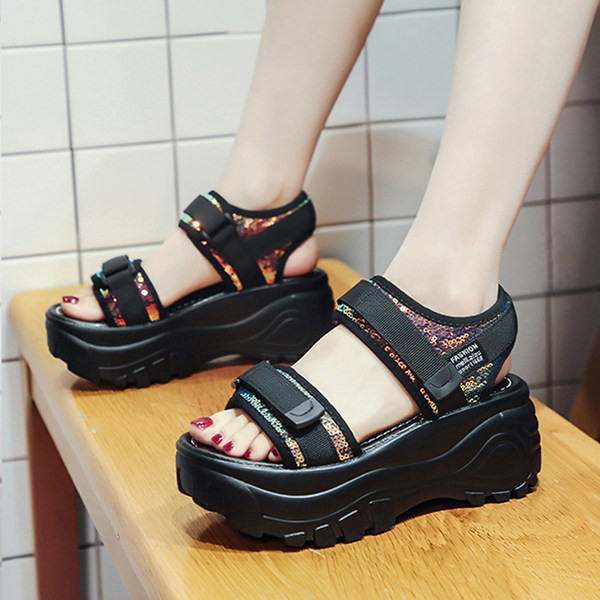 Ležerne sandale s visokom platformom i čičak zakrpama za žene