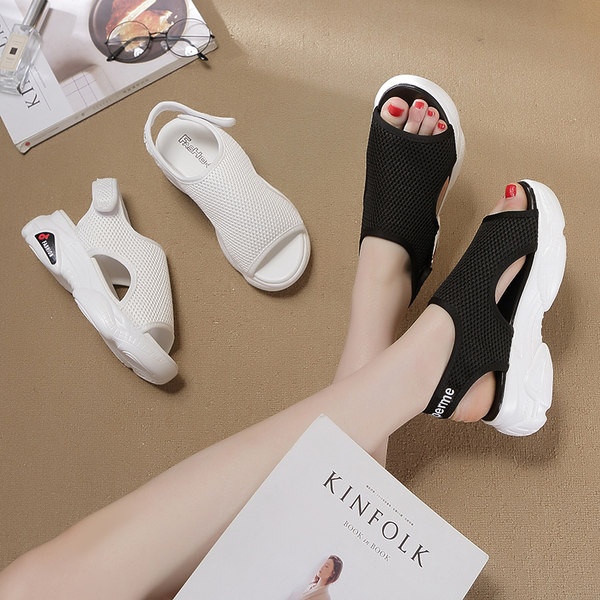 Γυναικεία σανδάλια με βέλκρο