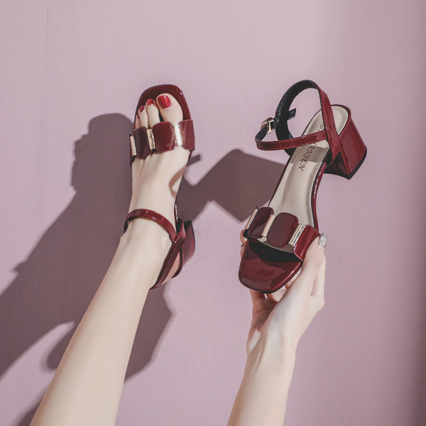 Ženske moderne sandale sa debelom petom i kamenčićima