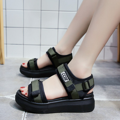 Sieviešu mākslīgās ādas sandales ar velcro un uzrakstu