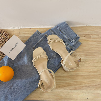 Sieviešu mākslīgās ādas sandales ar biezu papēdi un 3D elementu