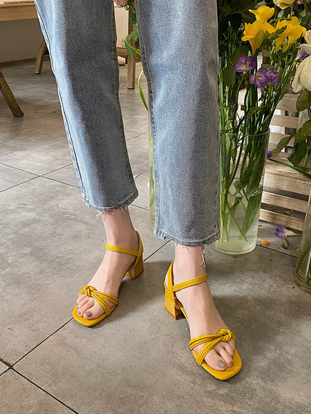 Sieviešu mākslīgās ādas sandales ar biezu papēdi un 3D elementu